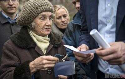 Хватит на пол гроба: Гройсман "осчастливит" украинцев новыми пенсиями, цифры из параллельной реальности