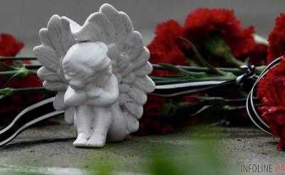 Свежая детская могила обнаружена в центре Киева: подробности страшной находки