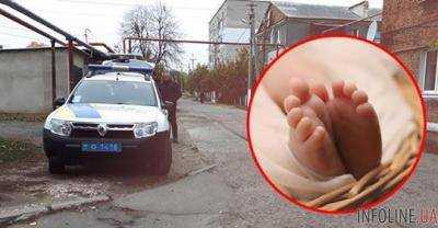 "Дала ему соску и прикрыла рот рукой": в Одесской области мать задушила собственного сына