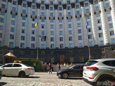 Водители на евробляхах перекрыли центр Киева