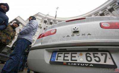 Авто на еврономерах: владельцев заставят платить бешеные налоги