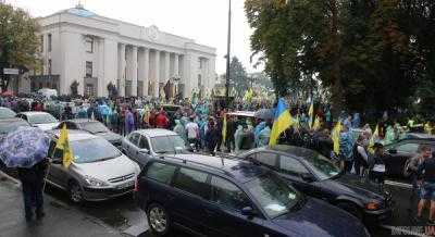 Водители на "евробляхах" после принятия закона пообещали всеукраинский протест