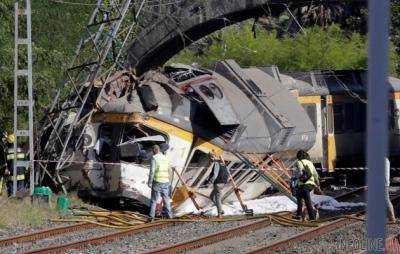 В Испании поезд сошел с рельсов, есть погибший