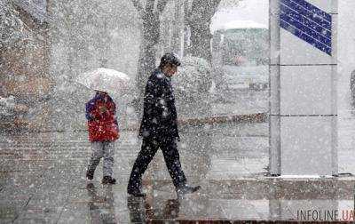 Завтра в Украине мокрый снег и дождь, на дорогах гололедица