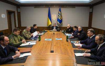 Порошенко созвал заседание военного кабинета