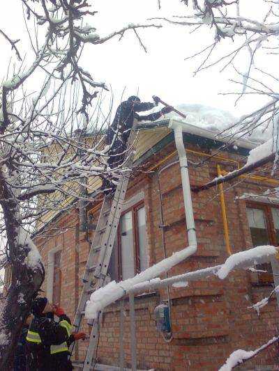 На Киевщине из-за непогоды обрушилась крыша школы