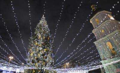 Главная елка страны уже в Киеве: фото 27-метровой красавицы, украинцы не в восторге