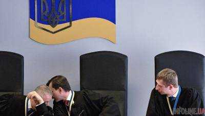 Юристы из команды Януковича снимают на видео совещательную в Оболонском райсуде