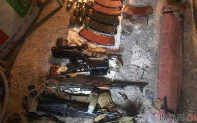 СБУ обнаружила в одном из гаражей Константиновки тайник с оружием