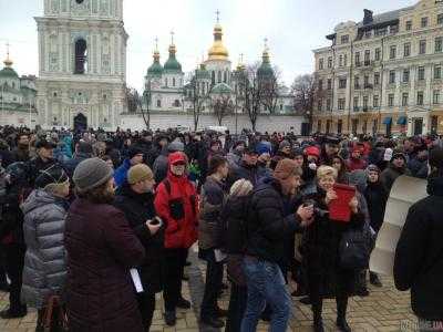 Ждать решения Объединительного собора приехали люди со всей Украины