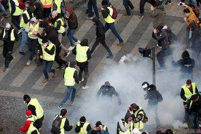На протестах в Париже задержано 30 человек