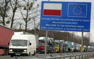 Сотни автомобилей застряли в предпраздничных пробках на границе с Польшей