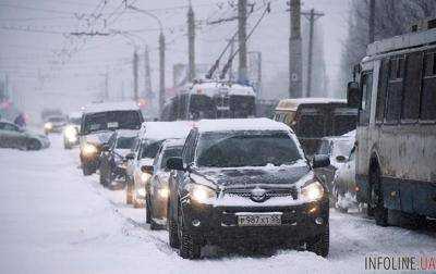 Метель в Киеве: водителей призвали воздержаться от поездок