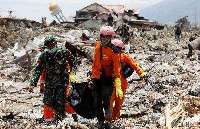 Число погибших от цунами в Индонезии превысило 370 человек