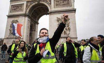 Правительство Франции усиливает меры борьбы с протестами "желтых жилетов"