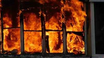 Пожар в правительственном квартале: существует риск переброски огня на соседние дома
