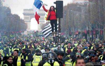 Полиция задержала 12 участников протеста в Париже