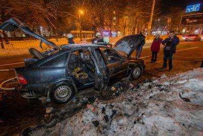 В Днепре на проспекте Александра Поля сгорел автомобиль Opel