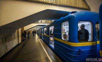ЧП в киевском метро: поезда остановились из-за несчастного случая