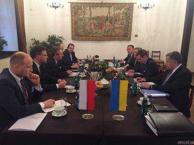 Украина и Польша обсудили пути возобновления процесса поисковых и эксгумационных работ