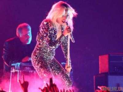 Леди Гага поразила глэм-рок-версией хита из номинированного на "Оскар" фильма
