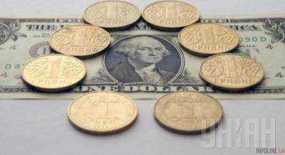НБУ ослабил гривну по отношению к доллару и евро