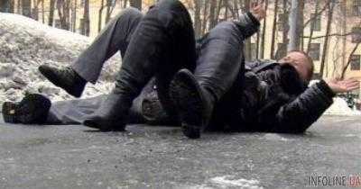 За последние два дня от гололеда травмировались более 70 киевлян