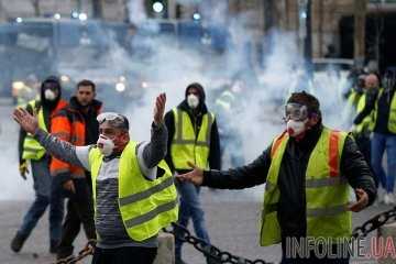В Париже снова протестуют "Желтые жилеты"