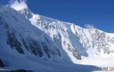 Двух травмированных туристов спустили с горы Поп Иван