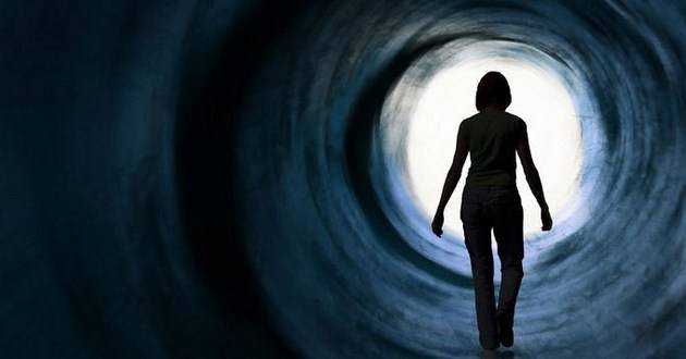 Женщина возвратившись с того света  расстроила тех, кто надеется на "тоннель в конце"