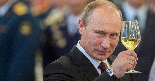 Путин засветился в неожиданной компании: «Уже выпили за любовь»