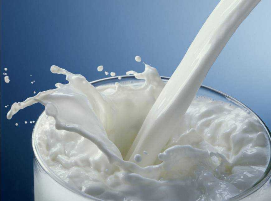 Доктор Комаровский раскритиковал "новомодные сказки" о вреде молока