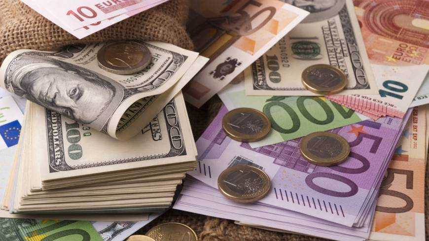 Доллар и евро неожиданно утратили часть стоимости