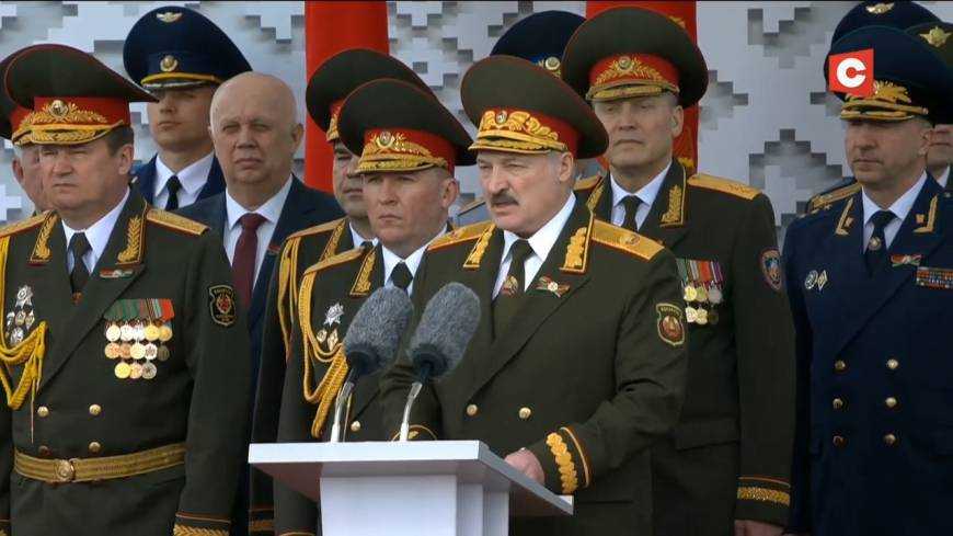 "Со слезами на глазах": Лукашенко провел парад Победы в Беларуси