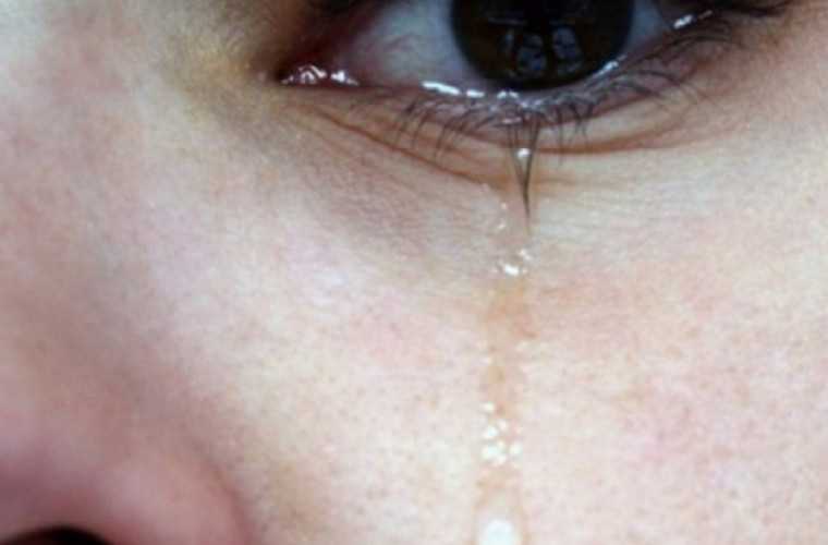 Как правильно реагировать на слезы других: советы психолога