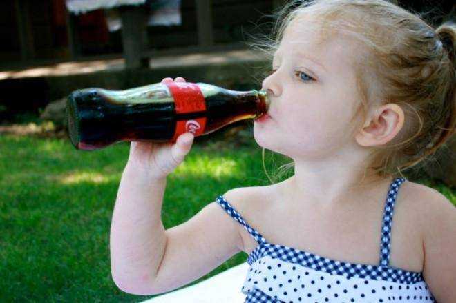 Вредно ли детям пить Кока-колу – ответ доктора Комаровского