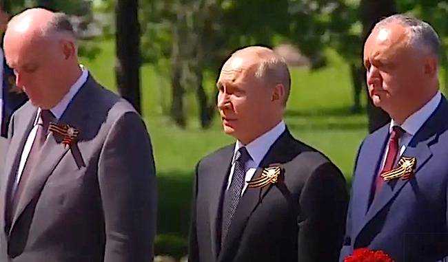 Лукашенко унизил Путина на параде в Москве