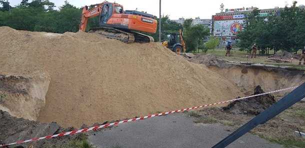 В Киеве закрыли скандальную стройку в парке Малышко