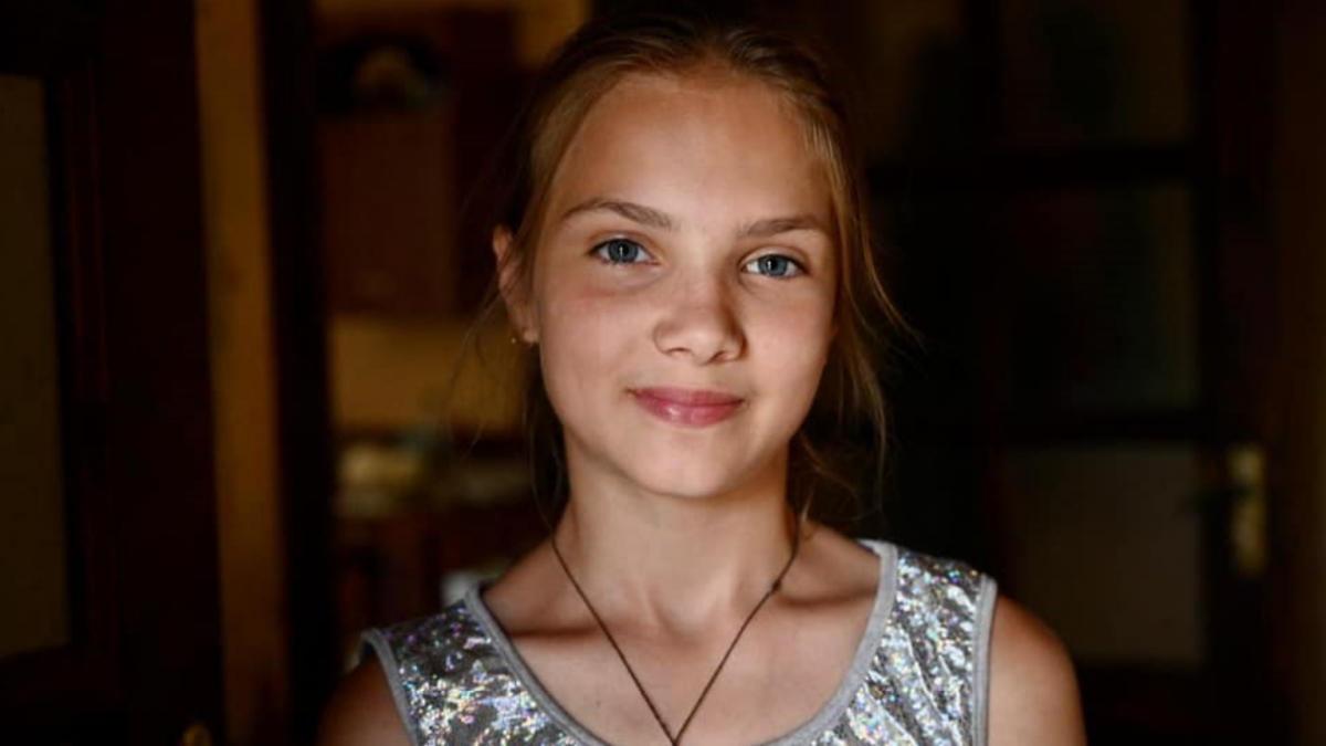 Зеленський нагородив 12-річну дівчинку, яка врятувала чотирьох дітей від повені на Закарпатті