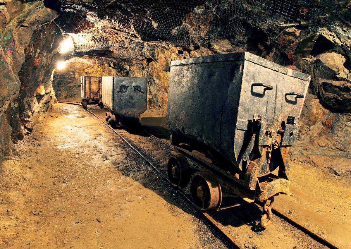 Раптовий викид газу вбив шістьох людей на шахті в Казахстані