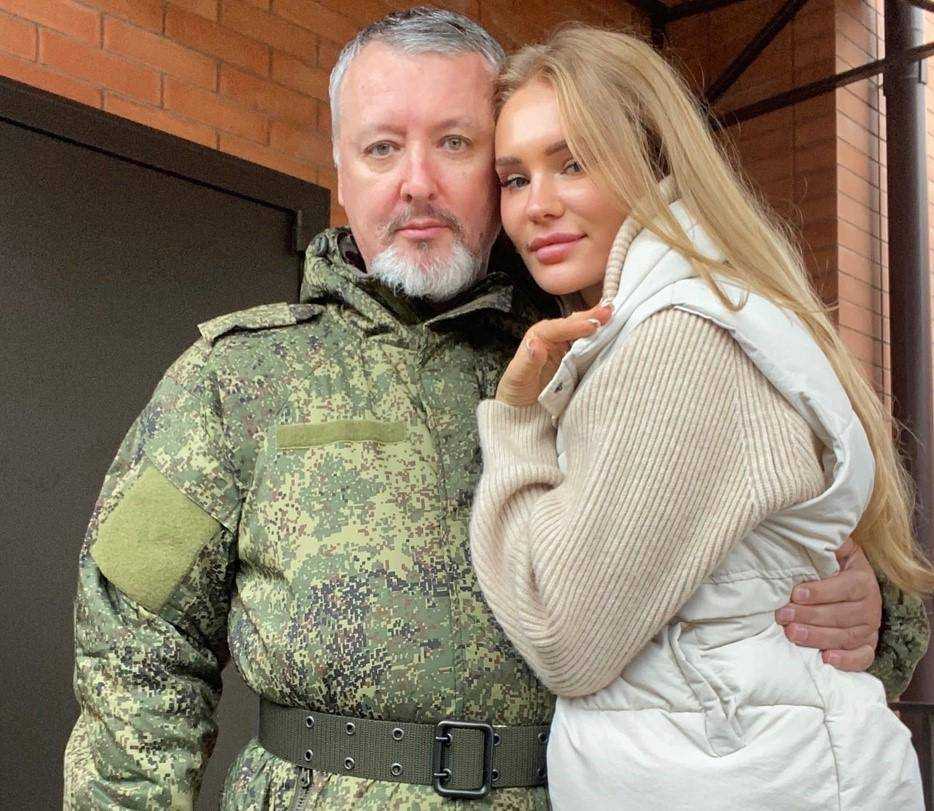 Дружина Гіркіна натякнула, що він поїхав в Україну