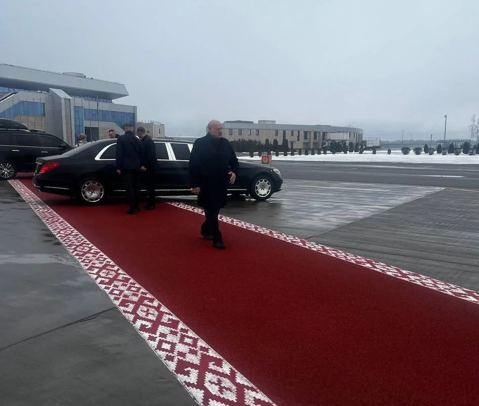 Лукашенко прилетел к Путину