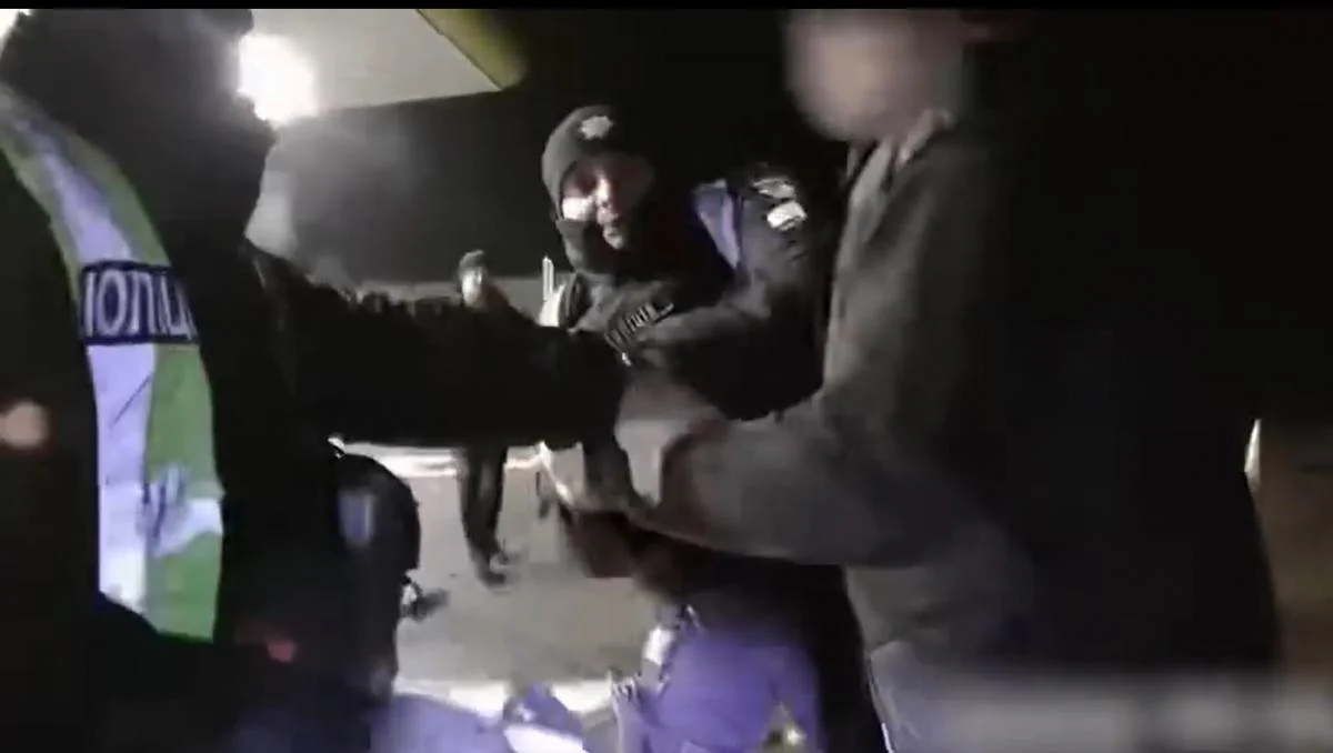 Местный депутат напал на копов в Ракитном: сорвал камеру, сопротивлялся, угрожал