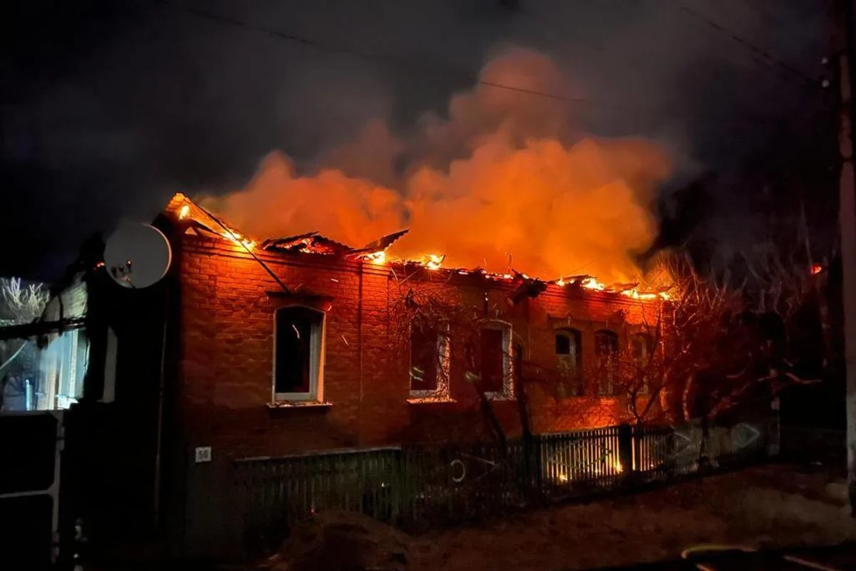 Поврежден объект инфраструктуры, разрушены дома, есть жертва: россияне били по Купянску