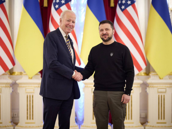 Зеленский приветствует Байдена в Киеве: чрезвычайно важное проявление поддержки