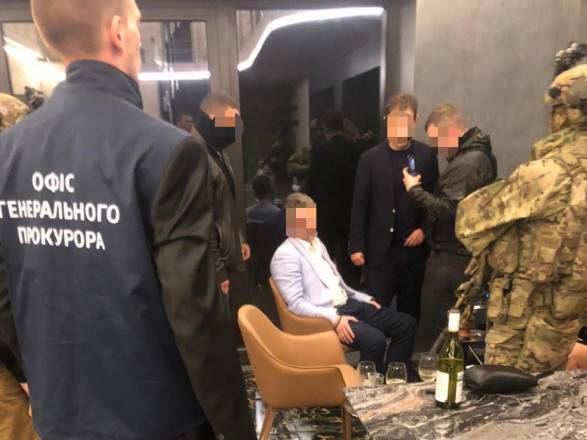 Взрыв в Шевченковском суде: неустановленное устройство взорвал мужчина, которого доставили на судебное заседание