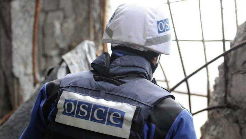 Разведение сил в Станице Луганской: ОБСЕ видела мужчин с повязками "СЦКК"