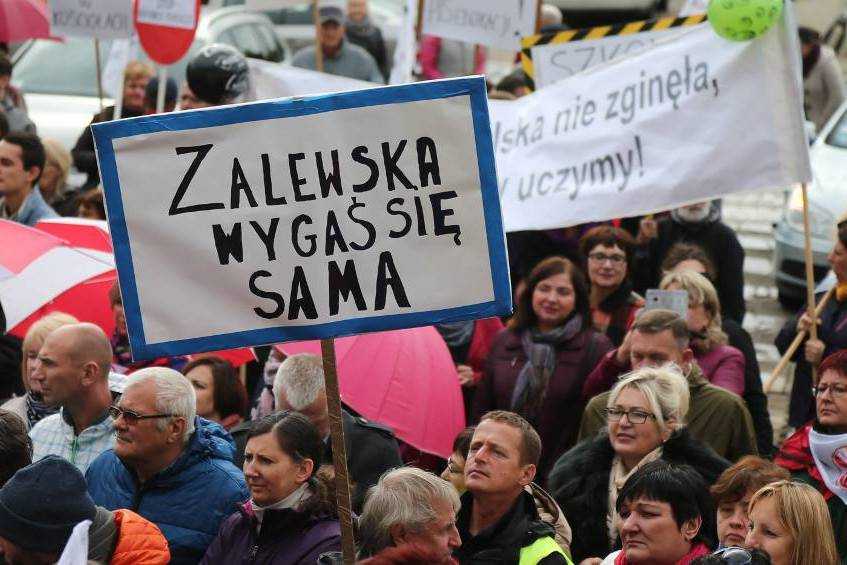 В Польше не работают тысячи школ: началась забастовка учителей