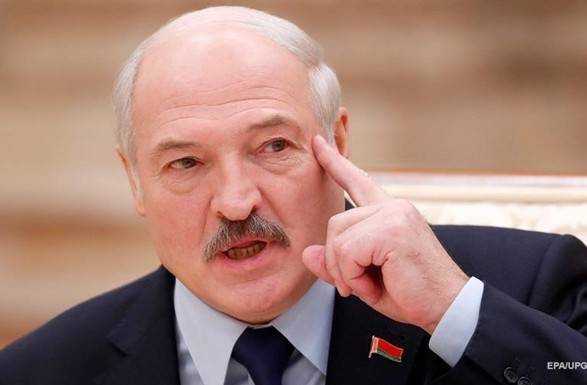 Скажут, что испугались: Лукашенко отказался отменять парад на 9 мая