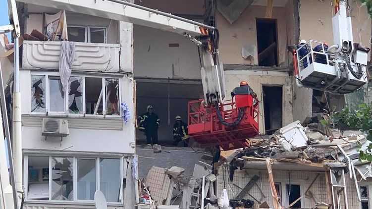 Под завалами взорвавшейся в Киеве многоэтажки нашли тело еще одного погибшего